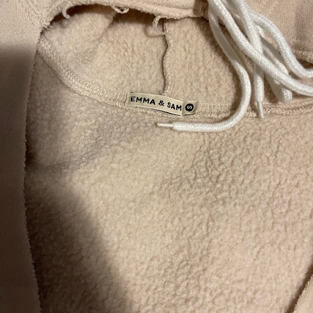 Cutout chest hoodie Emma & Sam